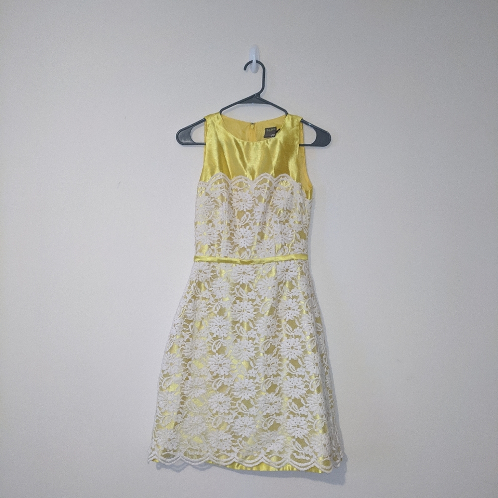 Taylor Size 2 Yellow Lace Overlay Sheath Dress